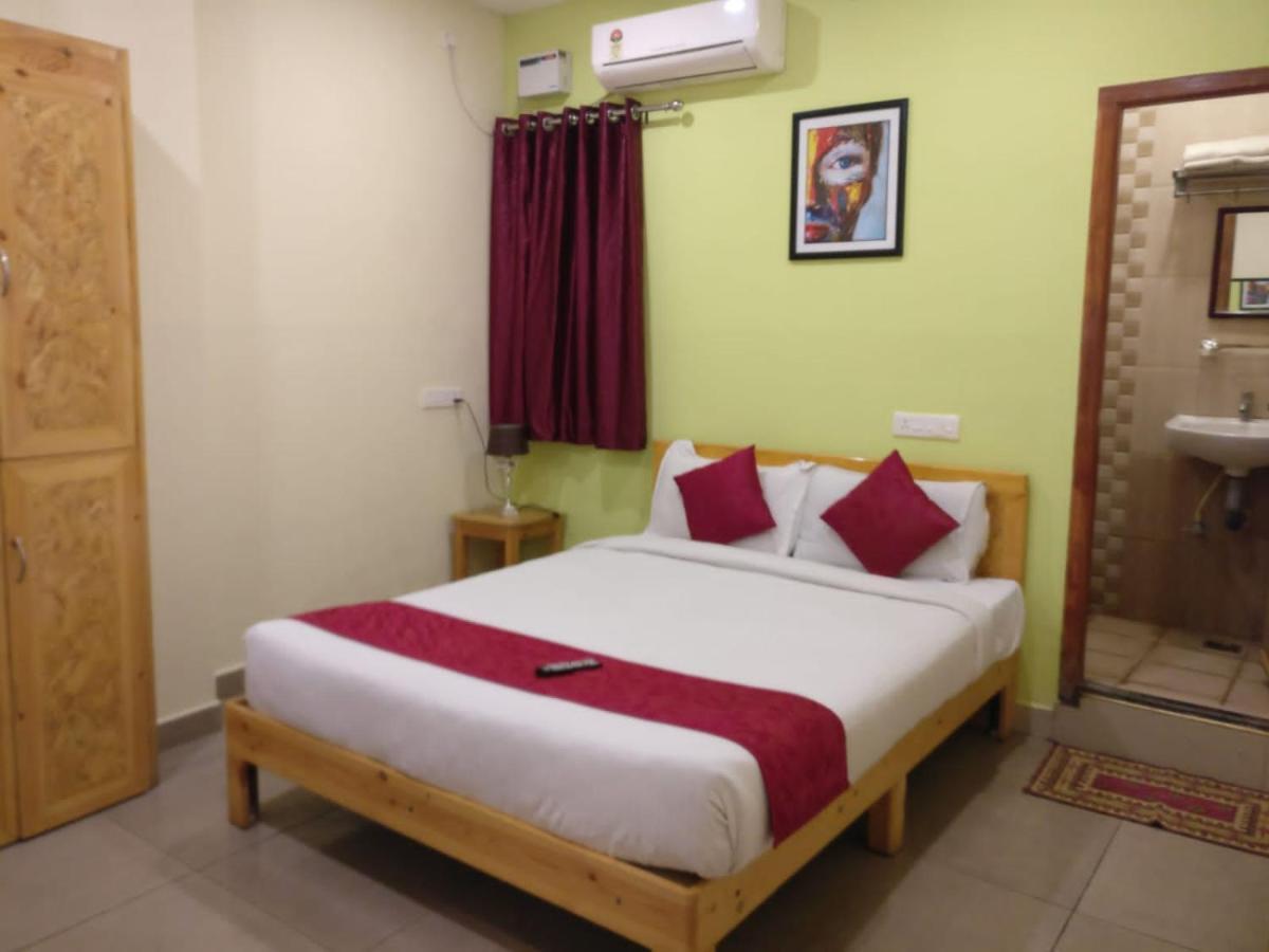 פונדיצ'רי Chaplin Hotel מראה חיצוני תמונה