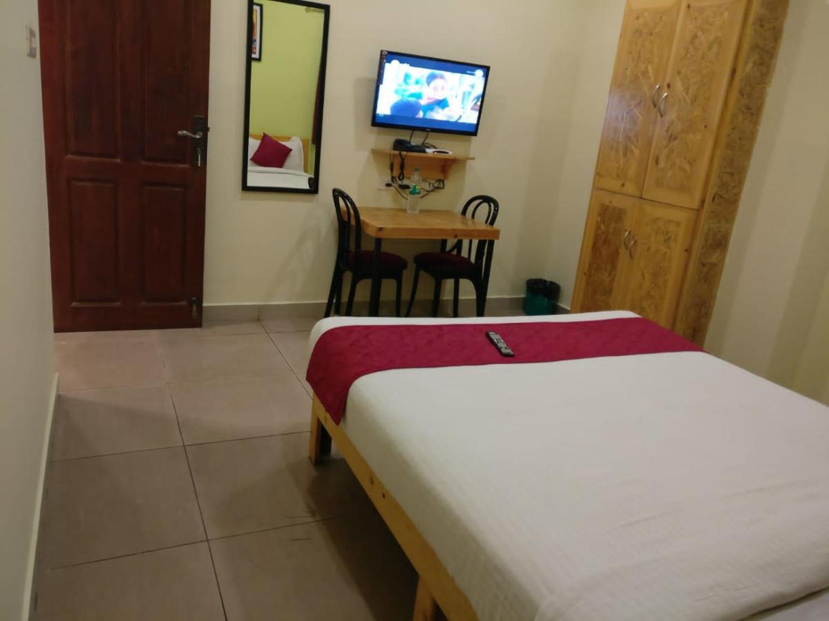 פונדיצ'רי Chaplin Hotel מראה חיצוני תמונה