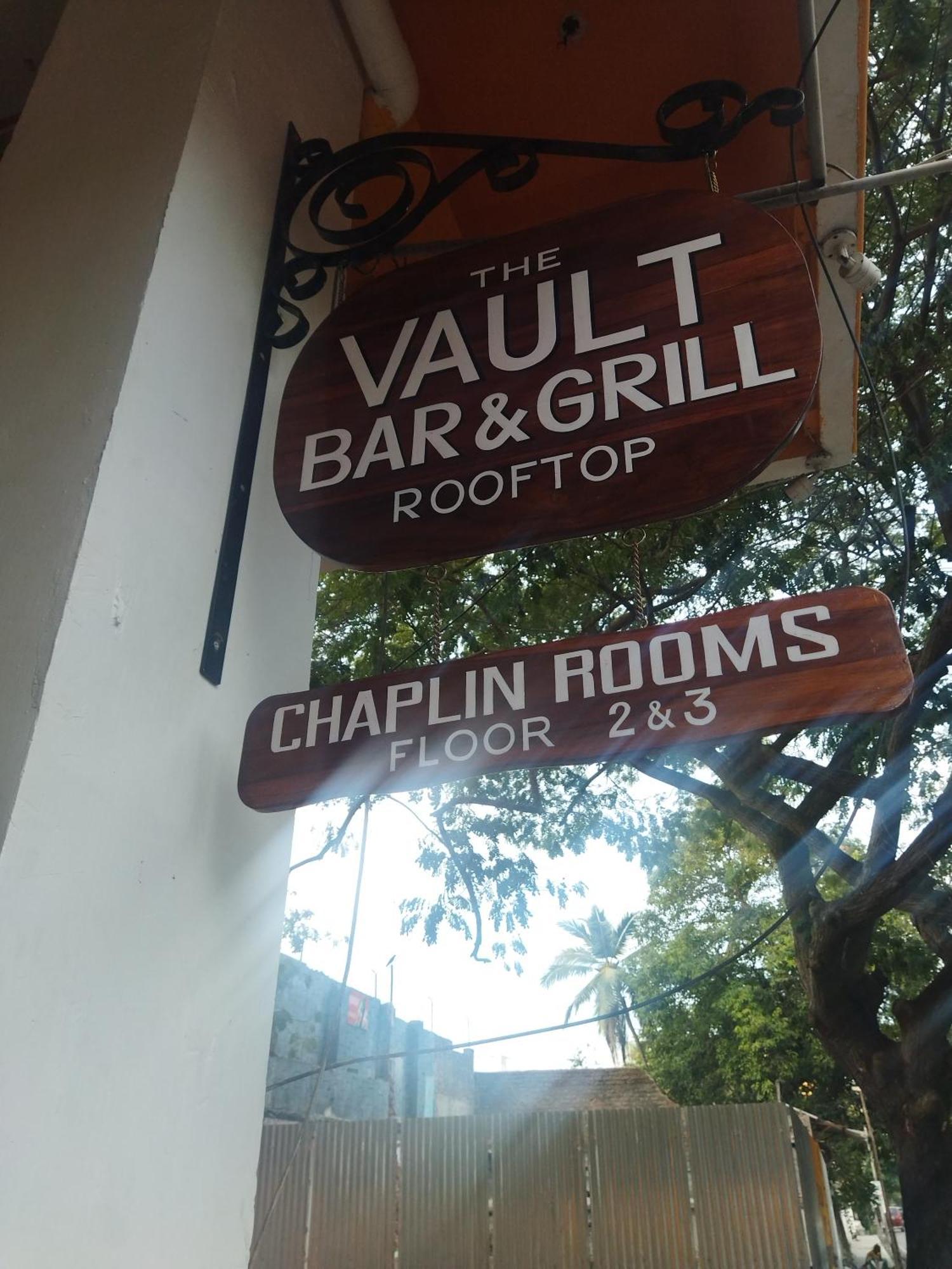 פונדיצ'רי Chaplin Hotel מראה חיצוני תמונה