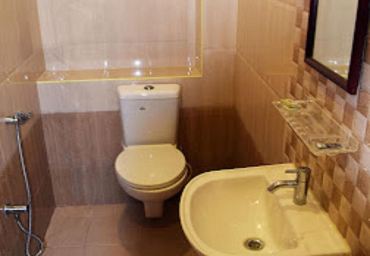 פונדיצ'רי Chaplin Hotel מראה חיצוני תמונה