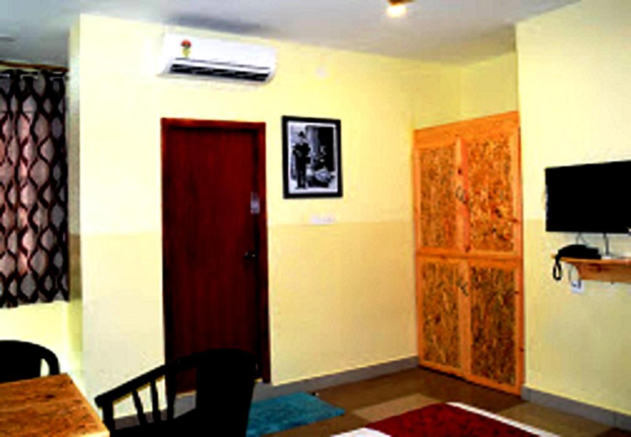 פונדיצ'רי Chaplin Hotel מראה חיצוני תמונה