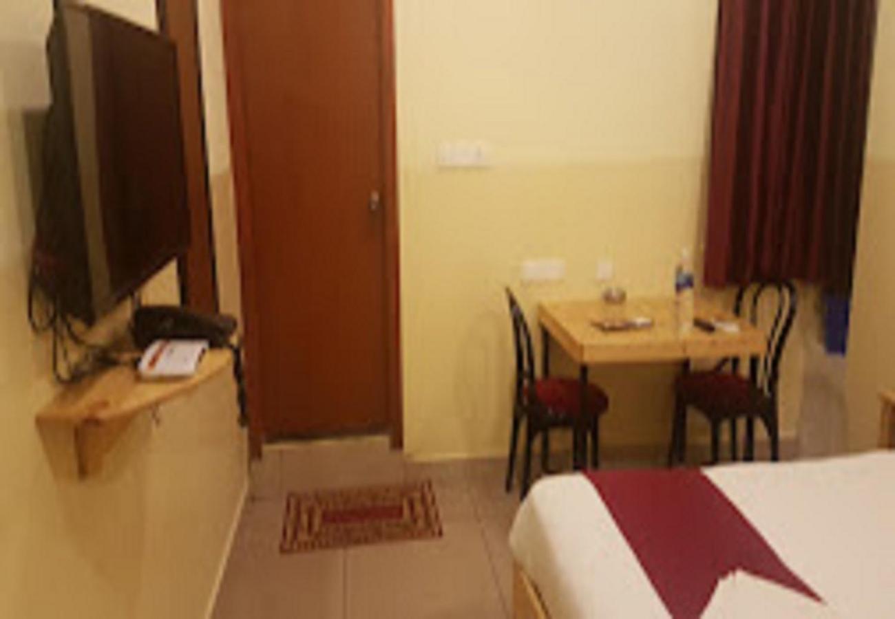 פונדיצ'רי Chaplin Hotel מראה חיצוני תמונה