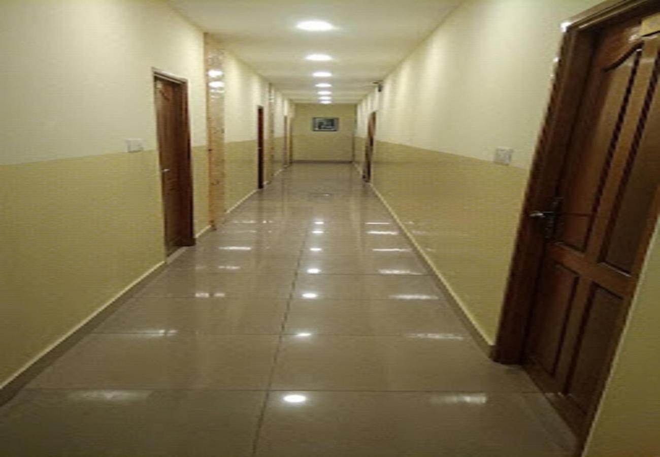 פונדיצ'רי Chaplin Hotel מראה חיצוני תמונה