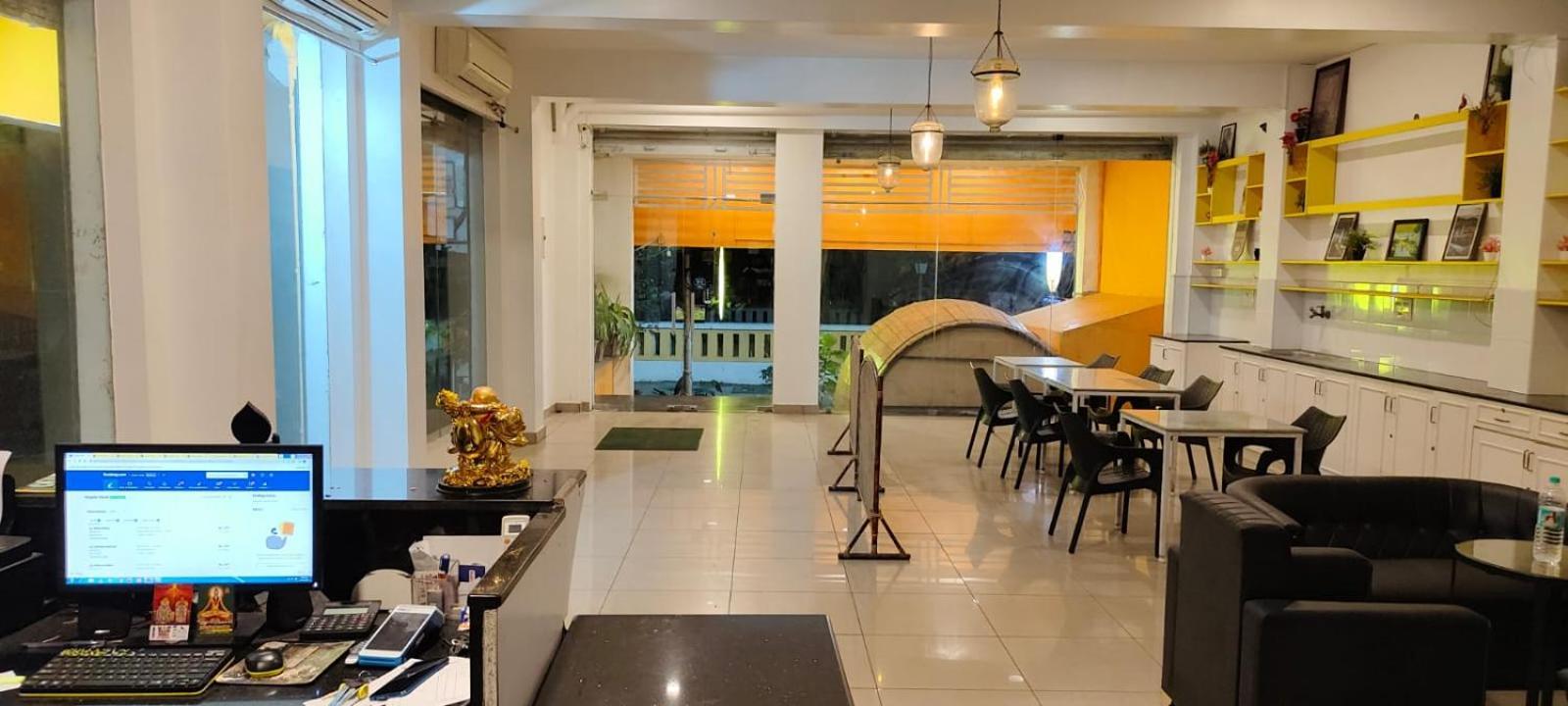 פונדיצ'רי Chaplin Hotel מראה חיצוני תמונה